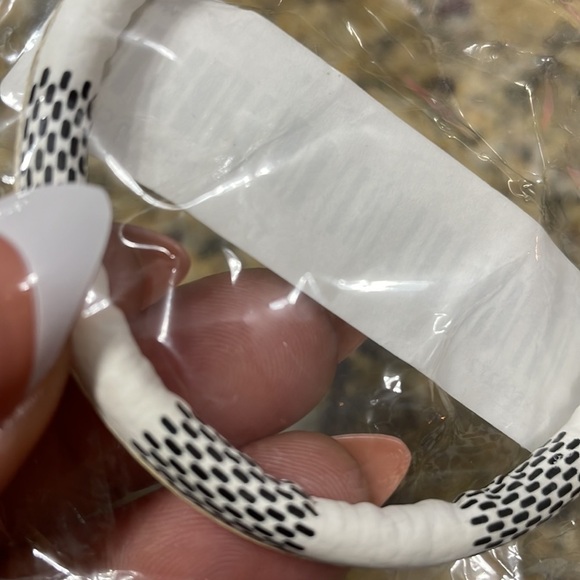 White Leather Pattern Bracelet - Picture 3 of 8